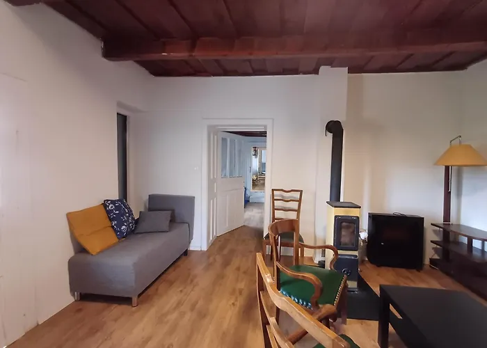 Nyaraló Amelia Komáromcsehi